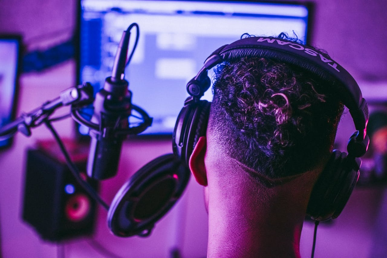 5 Tips to Help Upcoming Artists Enter the Mainstream - CELEBRITIEZCLUB.COM